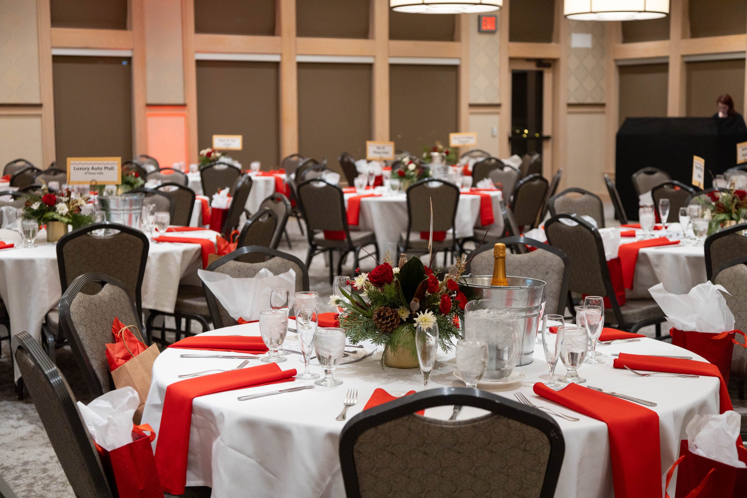 Tables at 40th Anniversary Red Gala in Sioux Falls